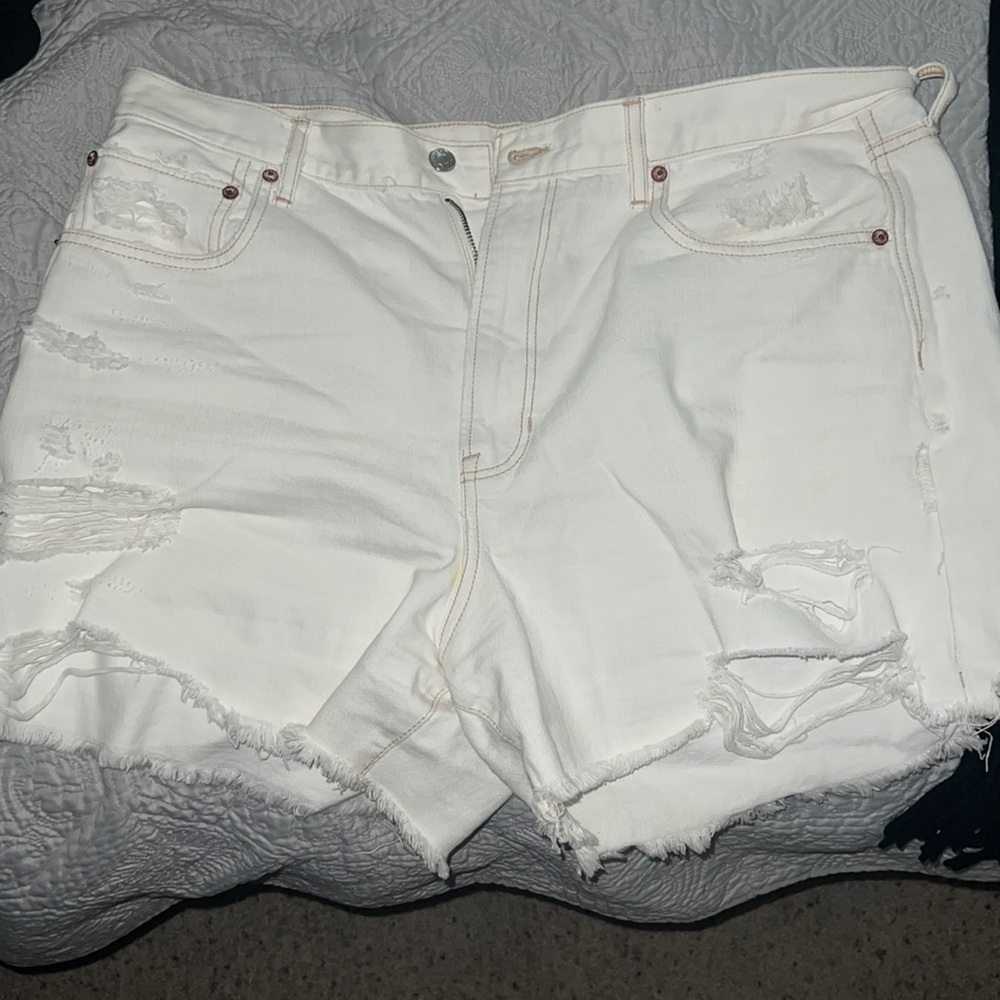 American Eagle white shorts